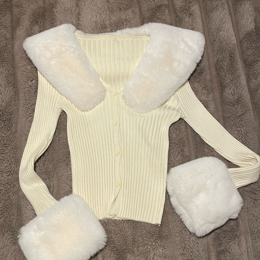 Light fur long sleeve